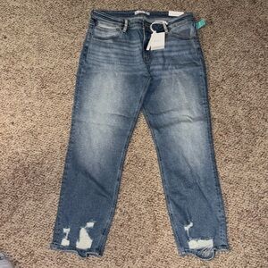 KanCan Women’s (Juniors) jeans- Mid-Rise Boyfriend style; cropped size 30. NWT